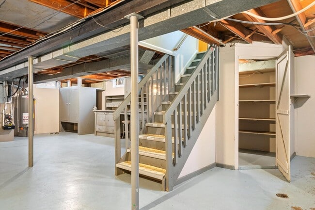 Building Photo - 17133 Delaware Ave