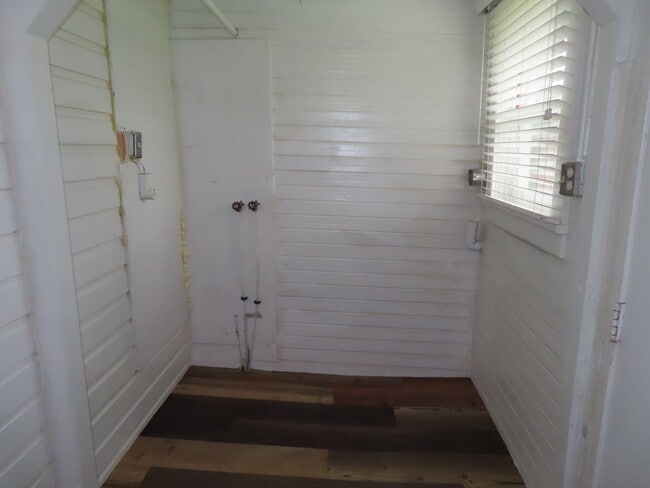 Building Photo - Quaint 2 Bed/ 1 Bath Home In Desirable Springfield !