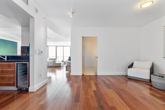 Building Photo - 1331 Brickell Bay Dr