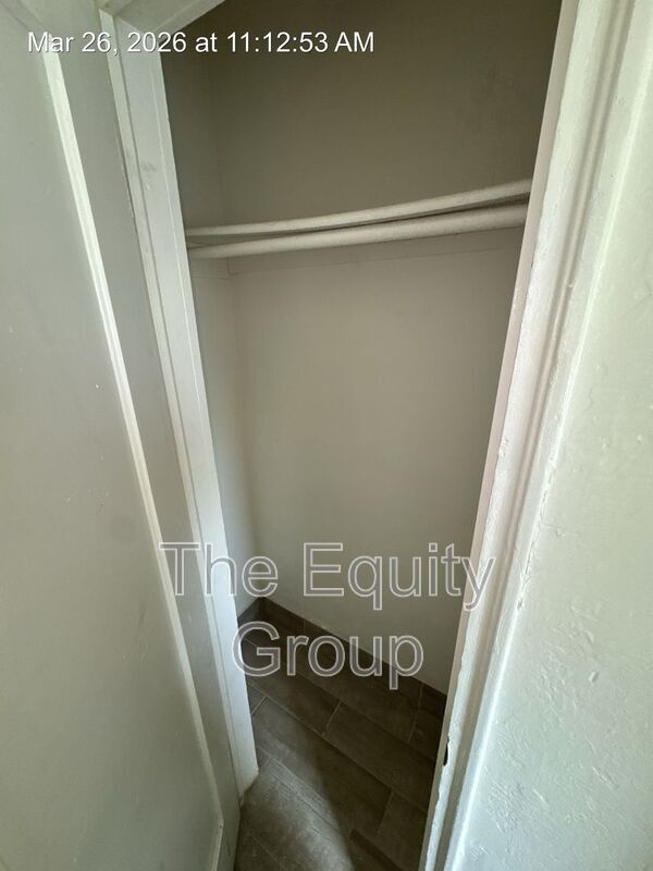 Building Photo - 240 E Hanford Armona Rd