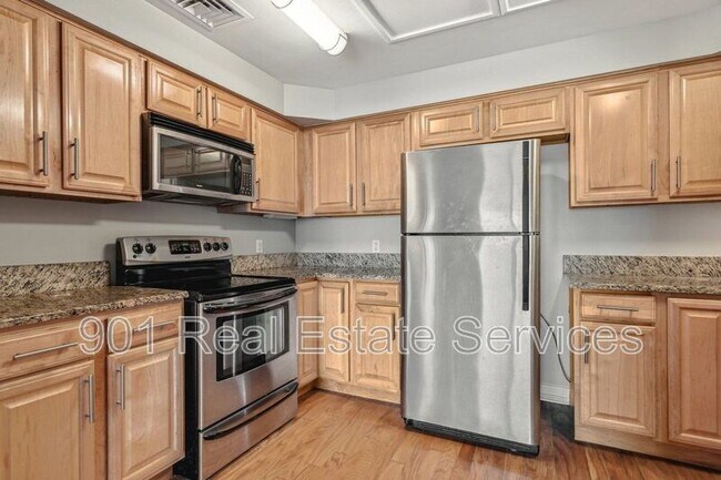 Building Photo - 655 Riverside Dr