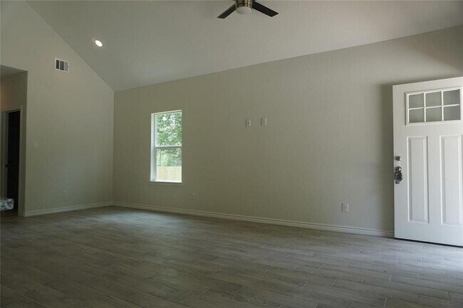 Building Photo - 14848 Lamar Rd