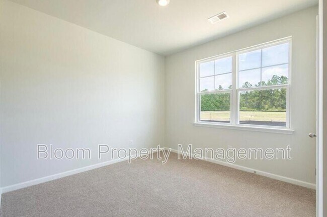 Building Photo - 528 Misty Blf Cir
