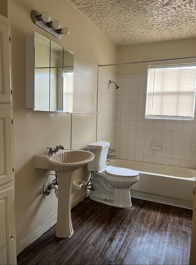 Building Photo - 4307 Holloway Dr