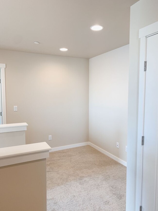 Building Photo - Sunny 3 bdrm, 2.5 bath in Cordata Neighborhood