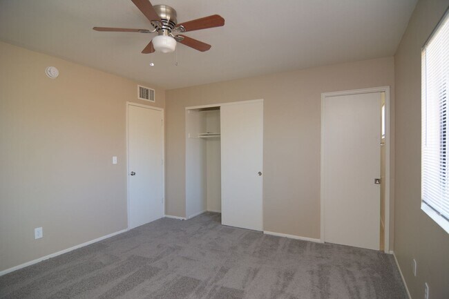 Building Photo - Updated 3 Bedroom 2 Bath Home! Southwest Tucson Location!