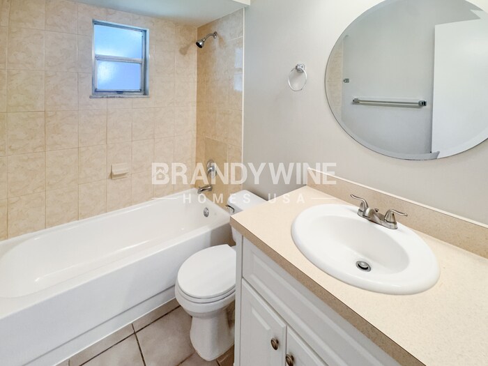Building Photo - 805 Sprucewood Ln