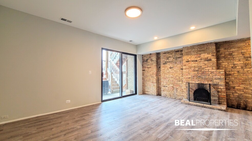 Building Photo - 604 W Surf St