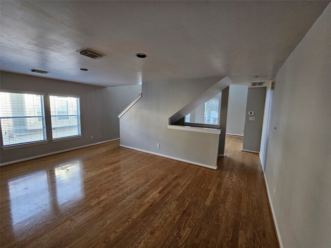 Building Photo - 1271 W 17th St