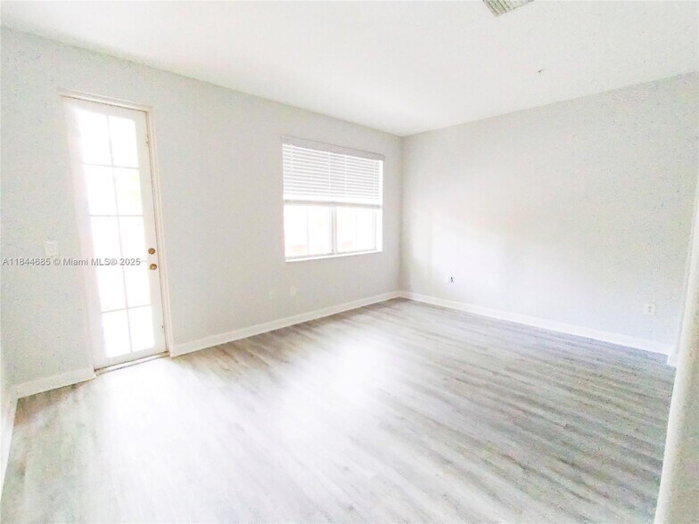 Primary Photo - 3802 Shoma Dr