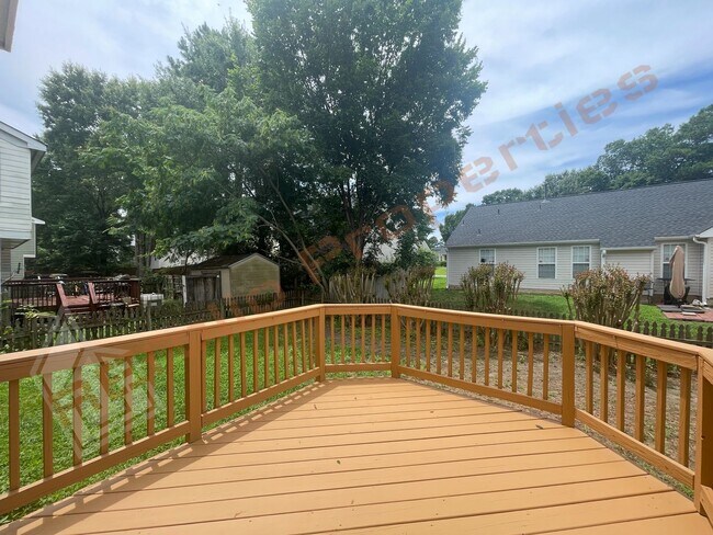 Building Photo - 537 Mountain Lake Dr