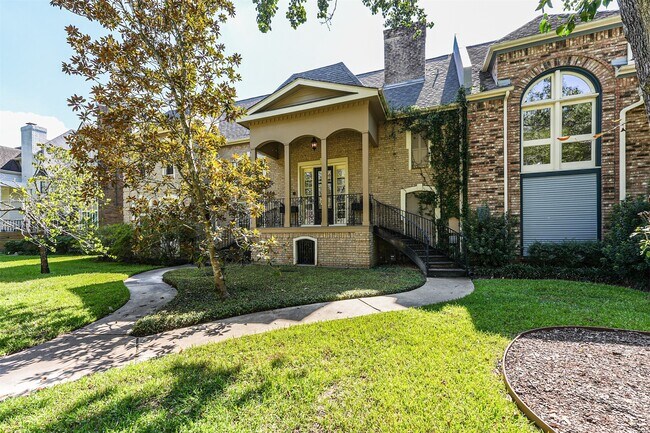 Primary Photo - 207 Victoria Way