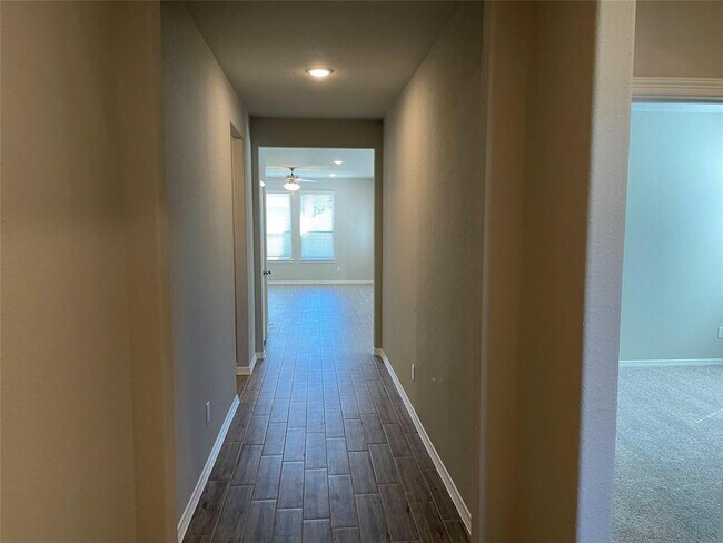 Building Photo - 24814 Sierra Laurel Ln