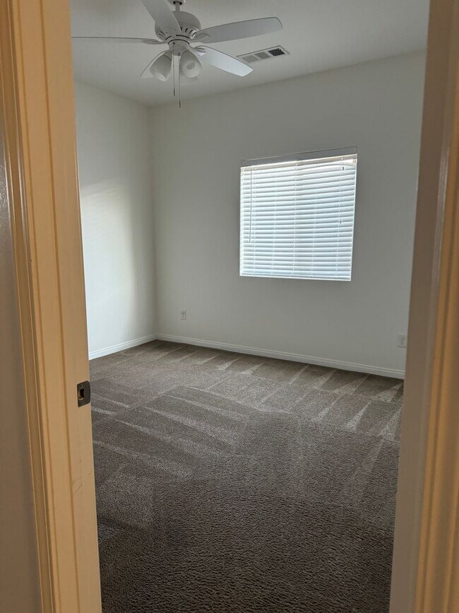 Building Photo - BEAUTIFUL 3 BEDROOM SINGLE FAMILY HOME