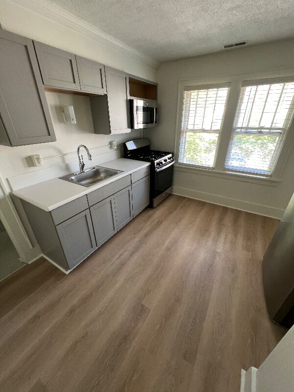 Building Photo - 420 Davis St