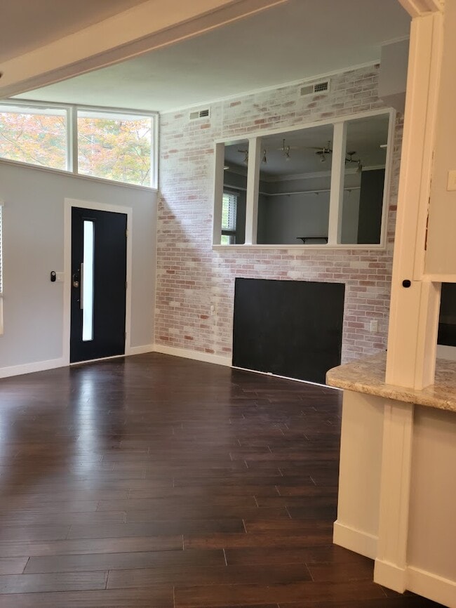 Building Photo - 117 Apple Cir