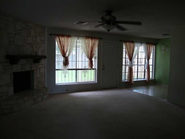 Building Photo - Pipers Meadow