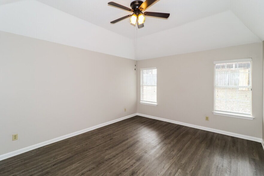 Building Photo - 1015 Jessica Lauren Dr