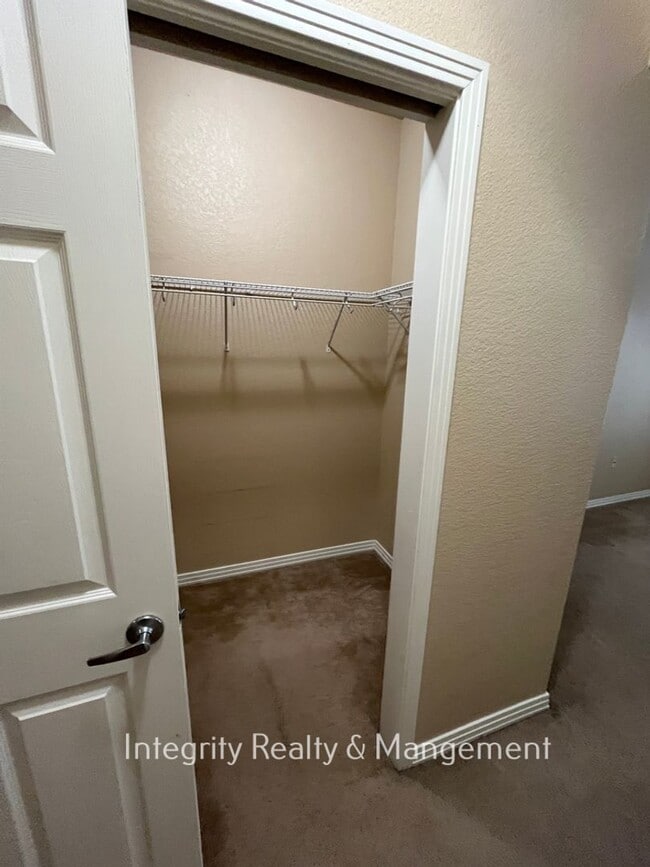 Building Photo - 9419 Ashbury Cir