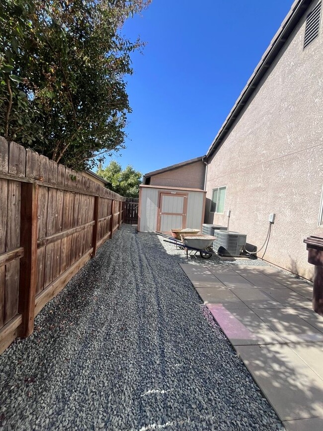 Building Photo - 1762 Champagne St