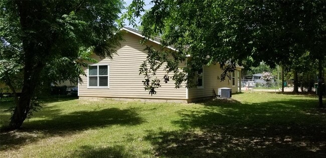 Building Photo - 1110 N 9th St