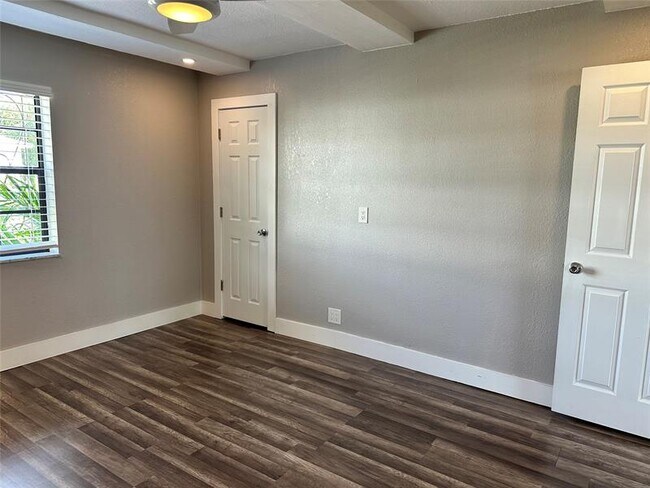 Building Photo - 620 NE 28th St