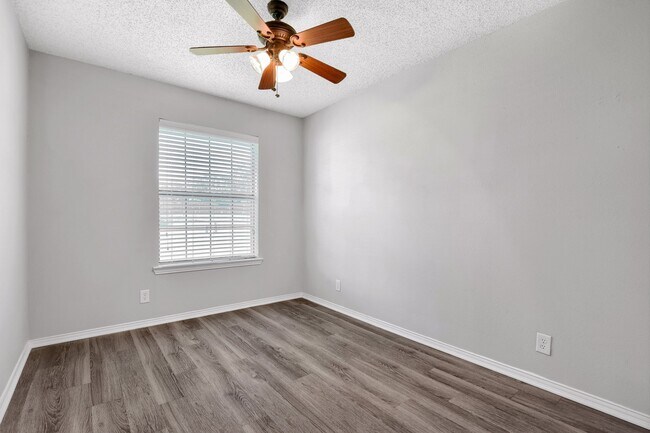 Building Photo - 3505 S Carolina Dr
