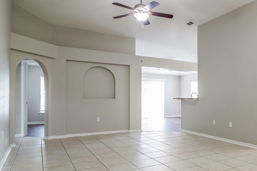Building Photo - 12514 Woodbury Cove Dr