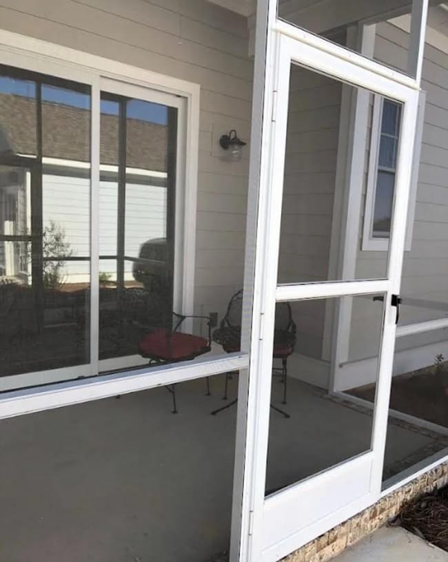 Building Photo - 225 Coach Light Way SW