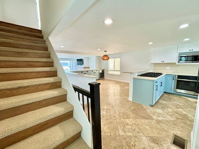 Building Photo - Hollywood Beach | Oxnard | 3 Bed + 3.5 Bat...