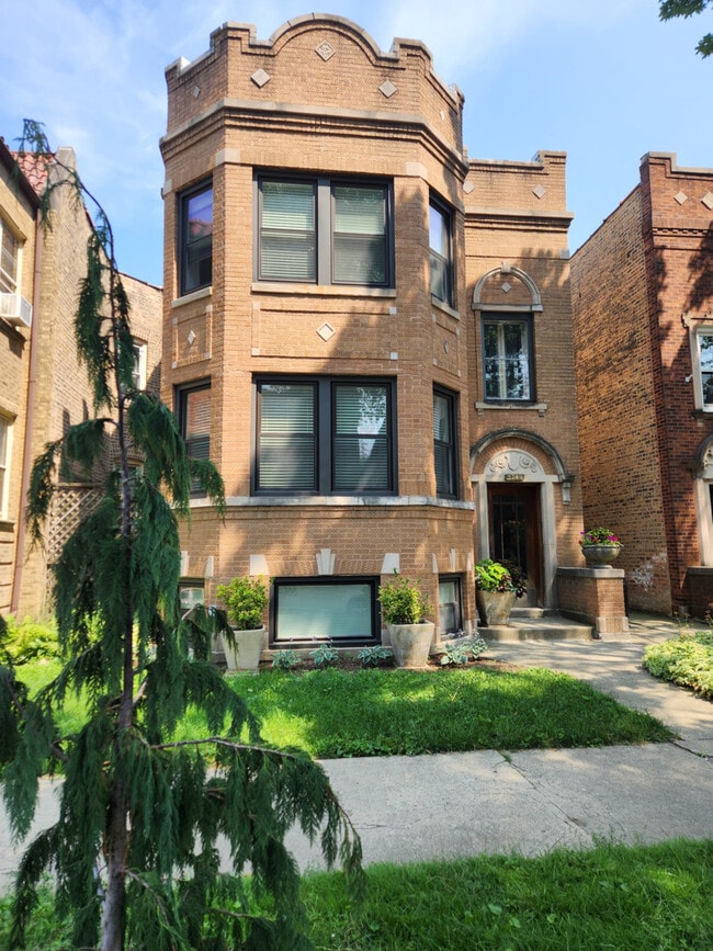 Primary Photo - 5749 N Campbell Ave