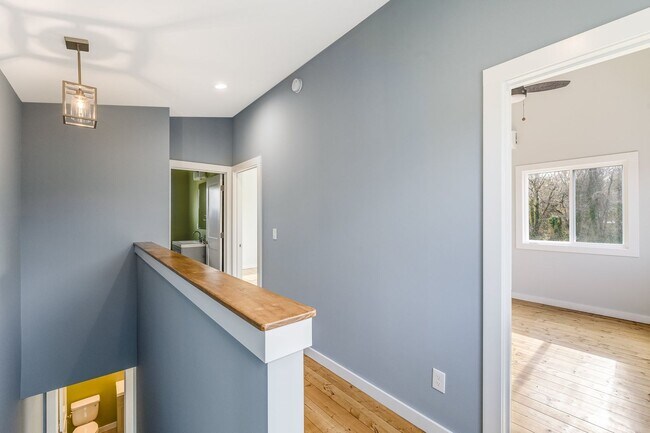 Building Photo - Newly Built Two-Story Home in North Asheville