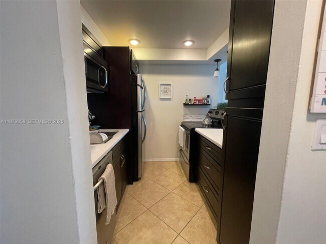 Building Photo - 209 N Fort Lauderdale Beach Blvd