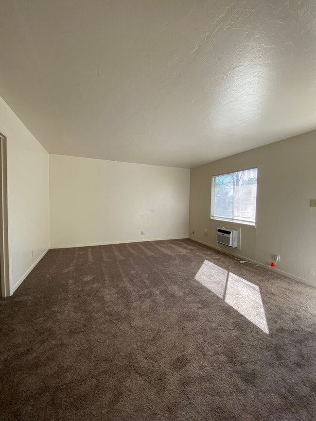 Building Photo - AVAILABLE NOW !!! NORTH VACAVILLE - E. MONTE VISTA AVE 1 bed/1 bath apartment! Private lot with l...