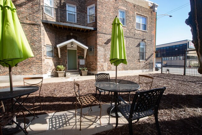 Building Photo - 2279 N Clybourn Ave