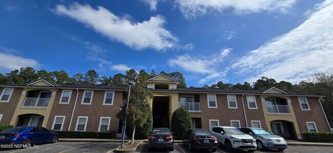 Primary Photo - 3700 Kirkpatrick Cir