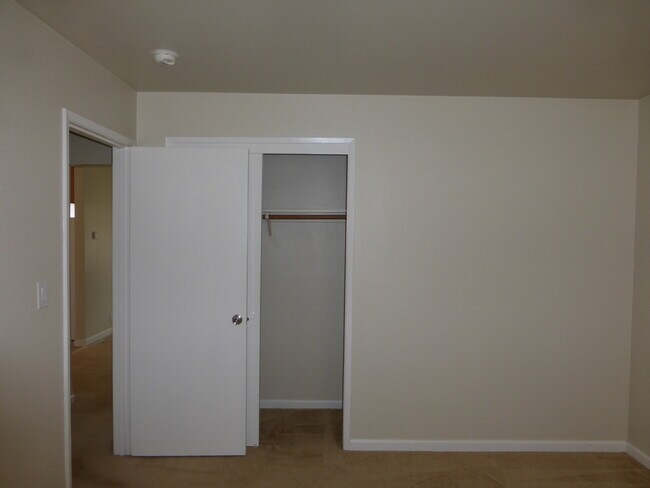 Building Photo - 1642 Queen Charlotte Dr