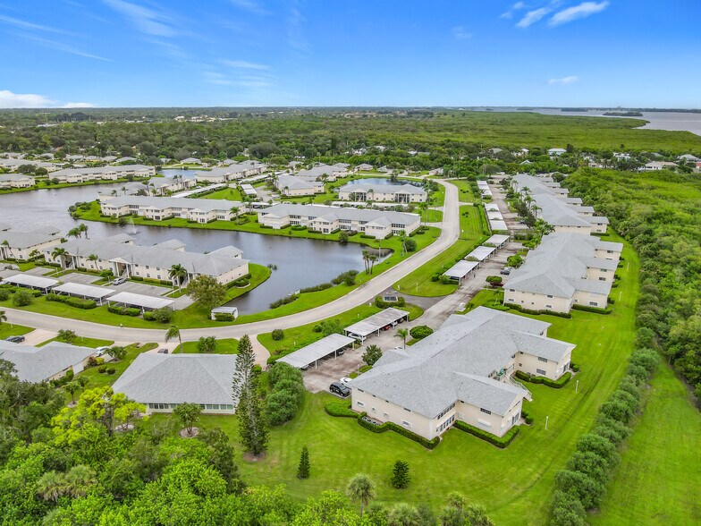 Building Photo - 760 Lake Orchid Cir