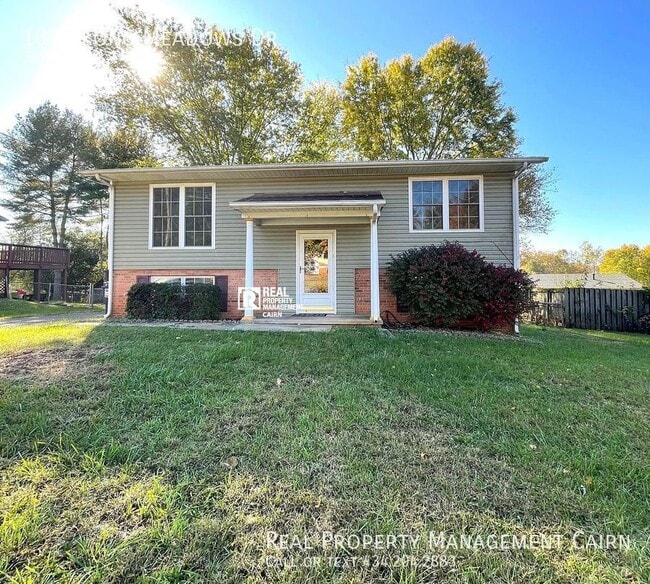 Primary Photo - Spacious 3 Bedroom 2.5 Bath Split Level Home