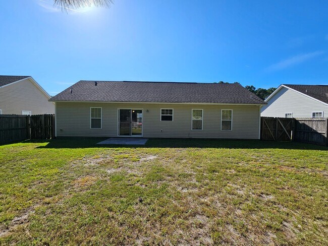 Building Photo - 3 bedroom, 2 bath home in the Neighborhoods of Holly Ridge Community