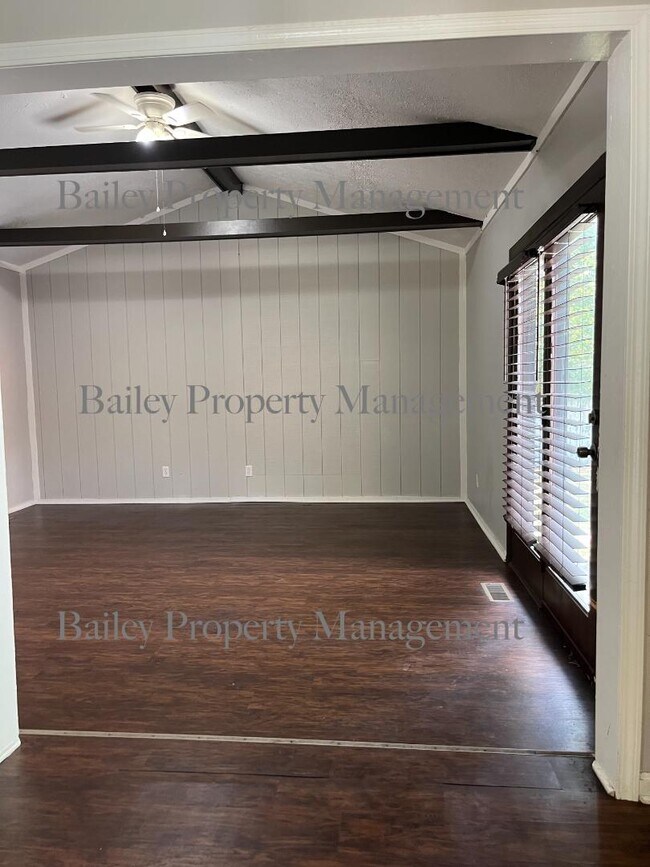 Building Photo - 6357 Doe Run Rd