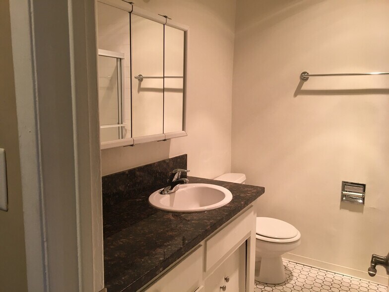 Building Photo - 12142 Burbank Blvd