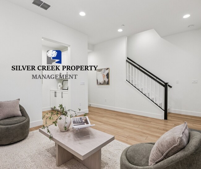 Building Photo - Beautiful Corner-Unit Townhome Near Downtown – 4 Bed | 3 baths