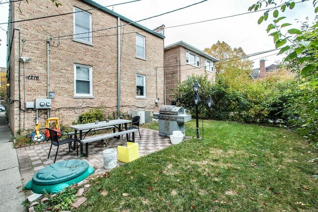 Building Photo - 1216 Hull Terrace