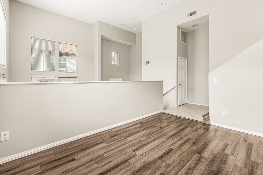 Building Photo - 33640 Willow Haven Ln