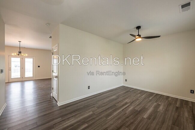 Building Photo - 126 Verona Dr NW