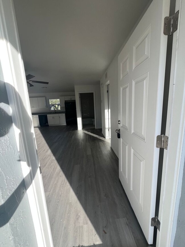 Building Photo - Newly remolded duplex