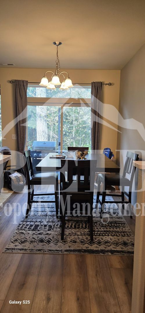 Building Photo - Central Valley Area - 2 Story Townhome 3Bed 2.5Bath