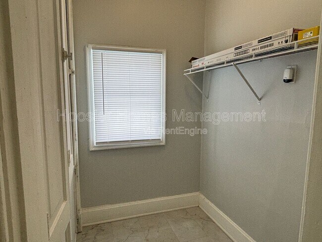 Building Photo - 332 N Arsenal Ave