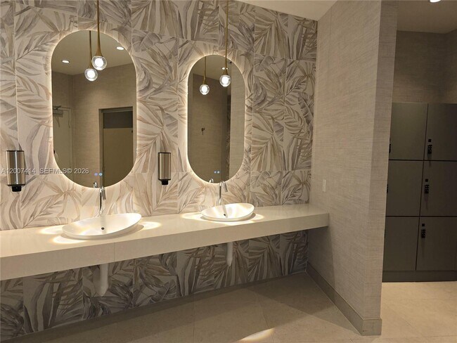 Building Photo - 700 NE 24th St